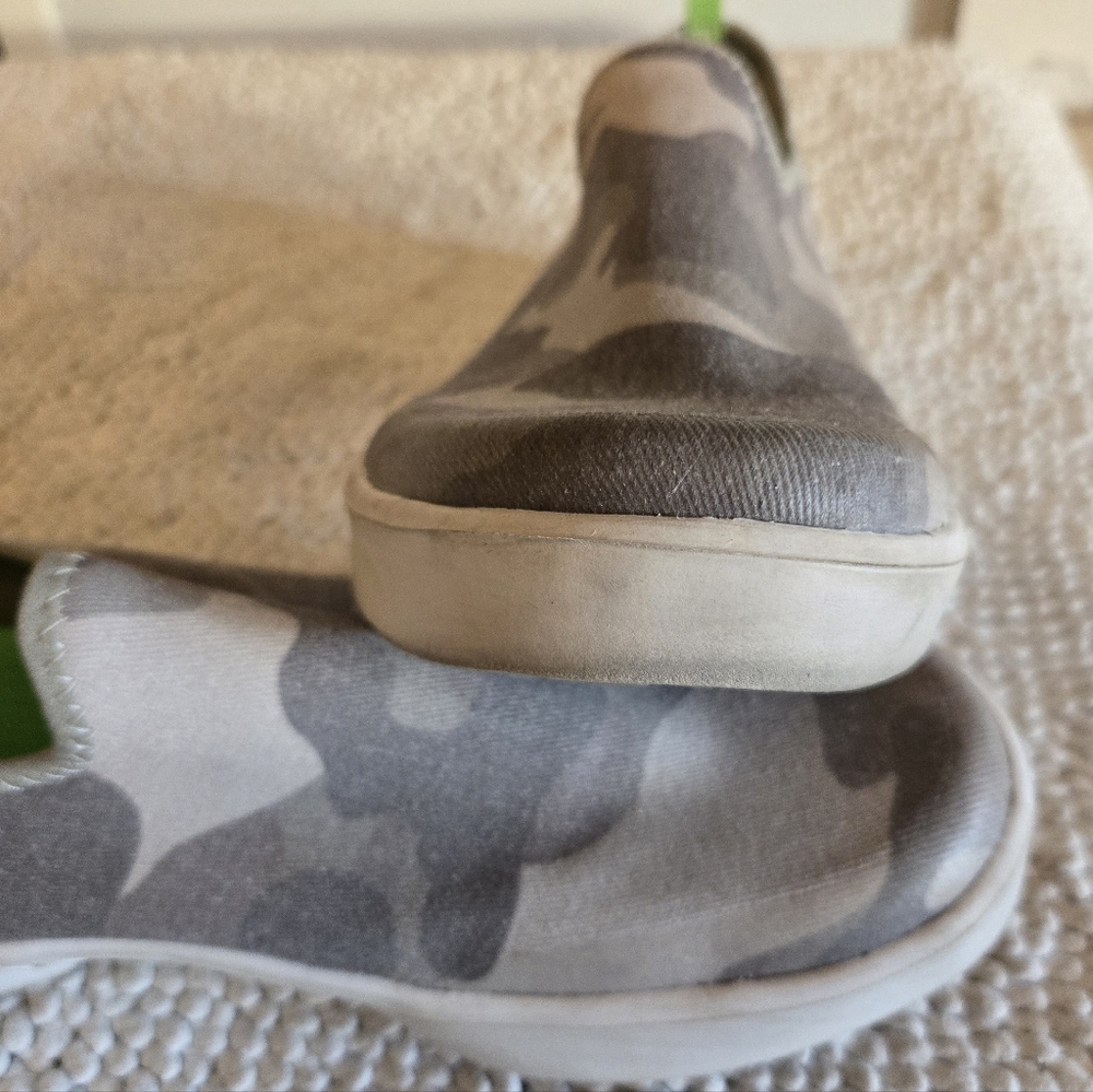 Oofos Womens Canvas Slip On Sneakers Sz 10 - Picture 5 of 11